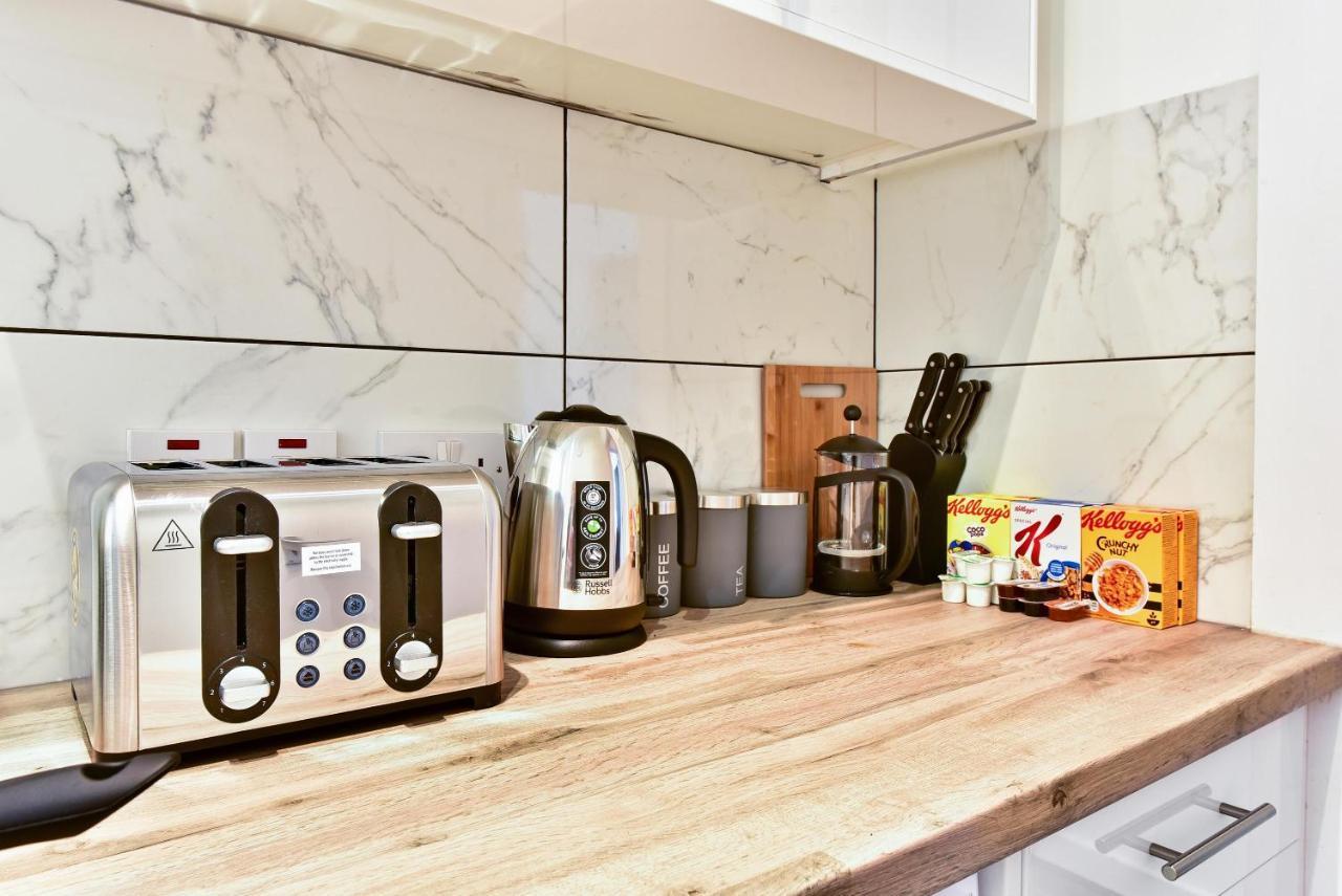 West Ealing Serviced Apts- 2 Bedroom 2 Bath Parking Near Station With Off Street Parking By 360Stays Экстерьер фото
