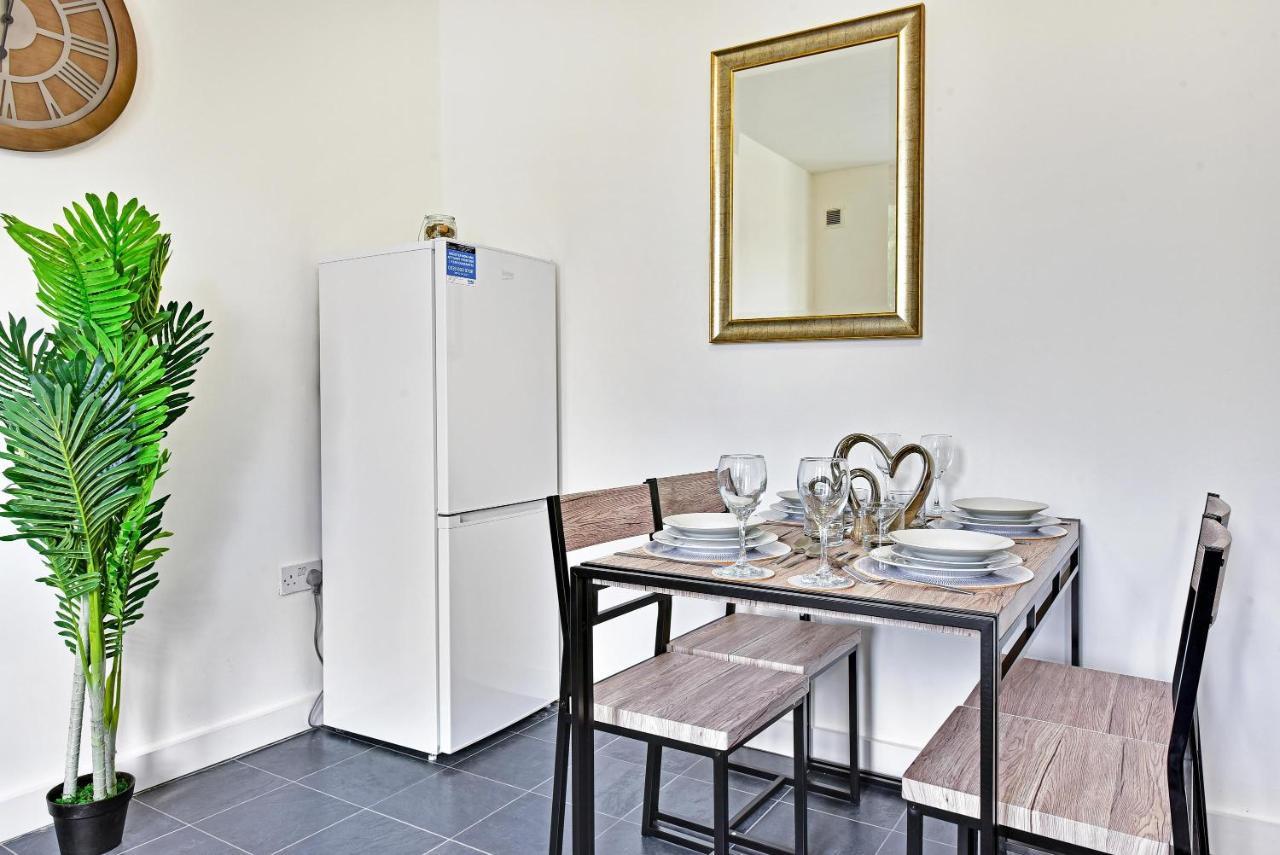 West Ealing Serviced Apts- 2 Bedroom 2 Bath Parking Near Station With Off Street Parking By 360Stays Экстерьер фото