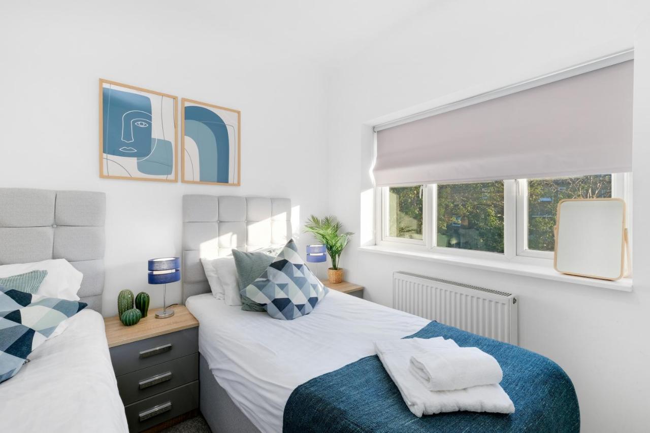 West Ealing Serviced Apts- 2 Bedroom 2 Bath Parking Near Station With Off Street Parking By 360Stays Экстерьер фото