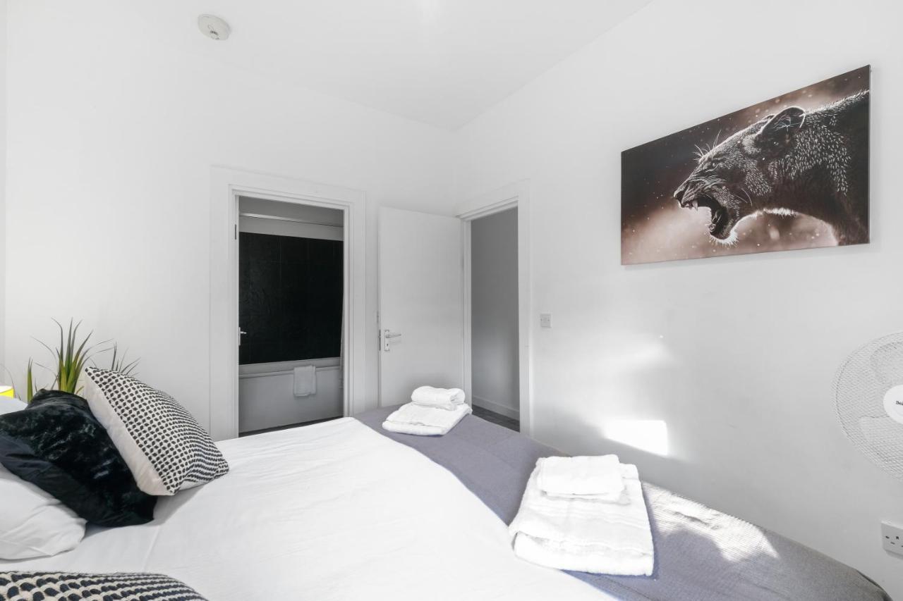 West Ealing Serviced Apts- 2 Bedroom 2 Bath Parking Near Station With Off Street Parking By 360Stays Экстерьер фото