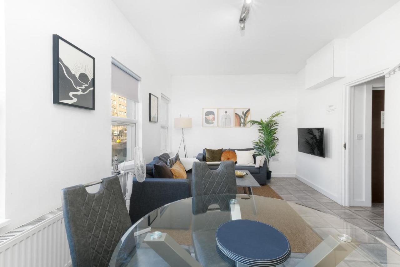West Ealing Serviced Apts- 2 Bedroom 2 Bath Parking Near Station With Off Street Parking By 360Stays Экстерьер фото