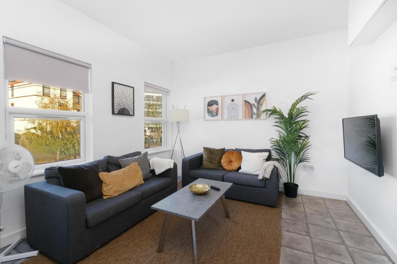 West Ealing Serviced Apts- 2 Bedroom 2 Bath Parking Near Station With Off Street Parking By 360Stays Экстерьер фото
