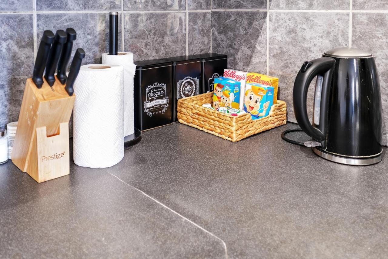 West Ealing Serviced Apts- 2 Bedroom 2 Bath Parking Near Station With Off Street Parking By 360Stays Экстерьер фото